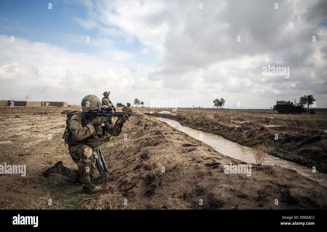 US-Armeesoldaten während einer Aufklärung patrouillieren im Rahmen der Operation Alamo Scout 12. Februar 2014 in der Provinz Kandahar, Afghanistan. Stockfoto