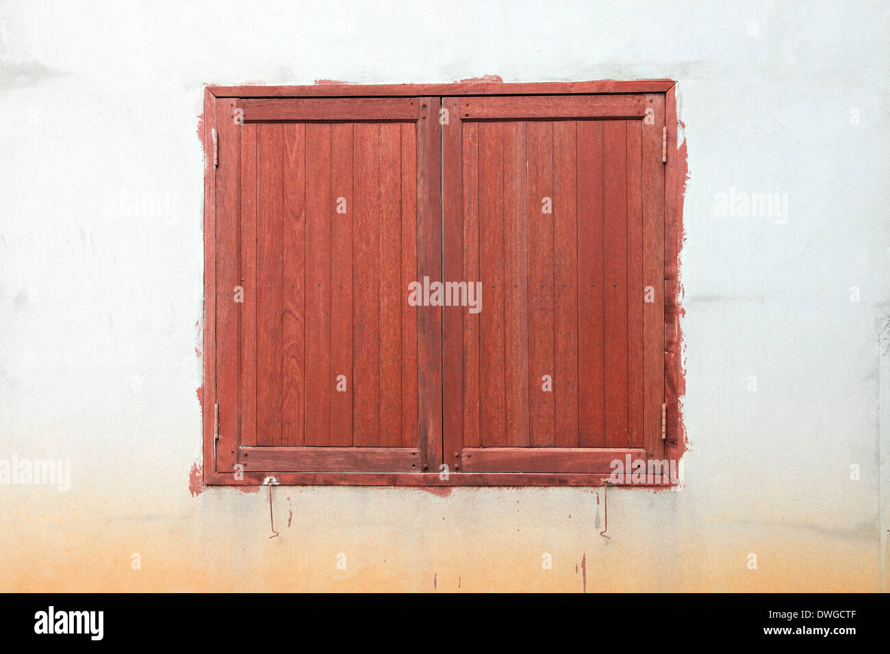 Fenster alte hölzerne in ländlichen Häusern. Stockfoto