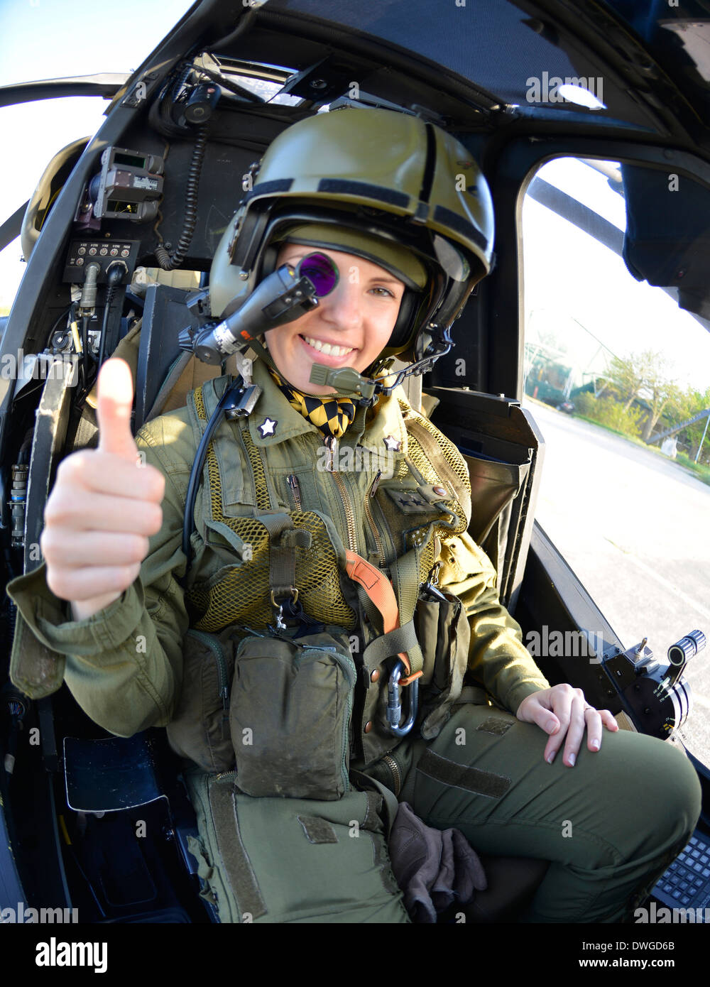 Italienische Militärpilot in Mangusta Helikopter-cockpit Stockfoto