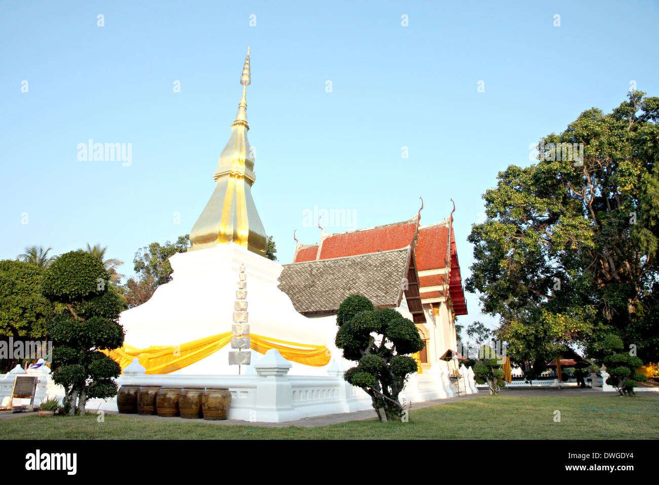 Goldene Pagode in Thailand, Orte der Anbetung Buddha Relikte der Name ist Phra, dass Kham Kaen. Stockfoto