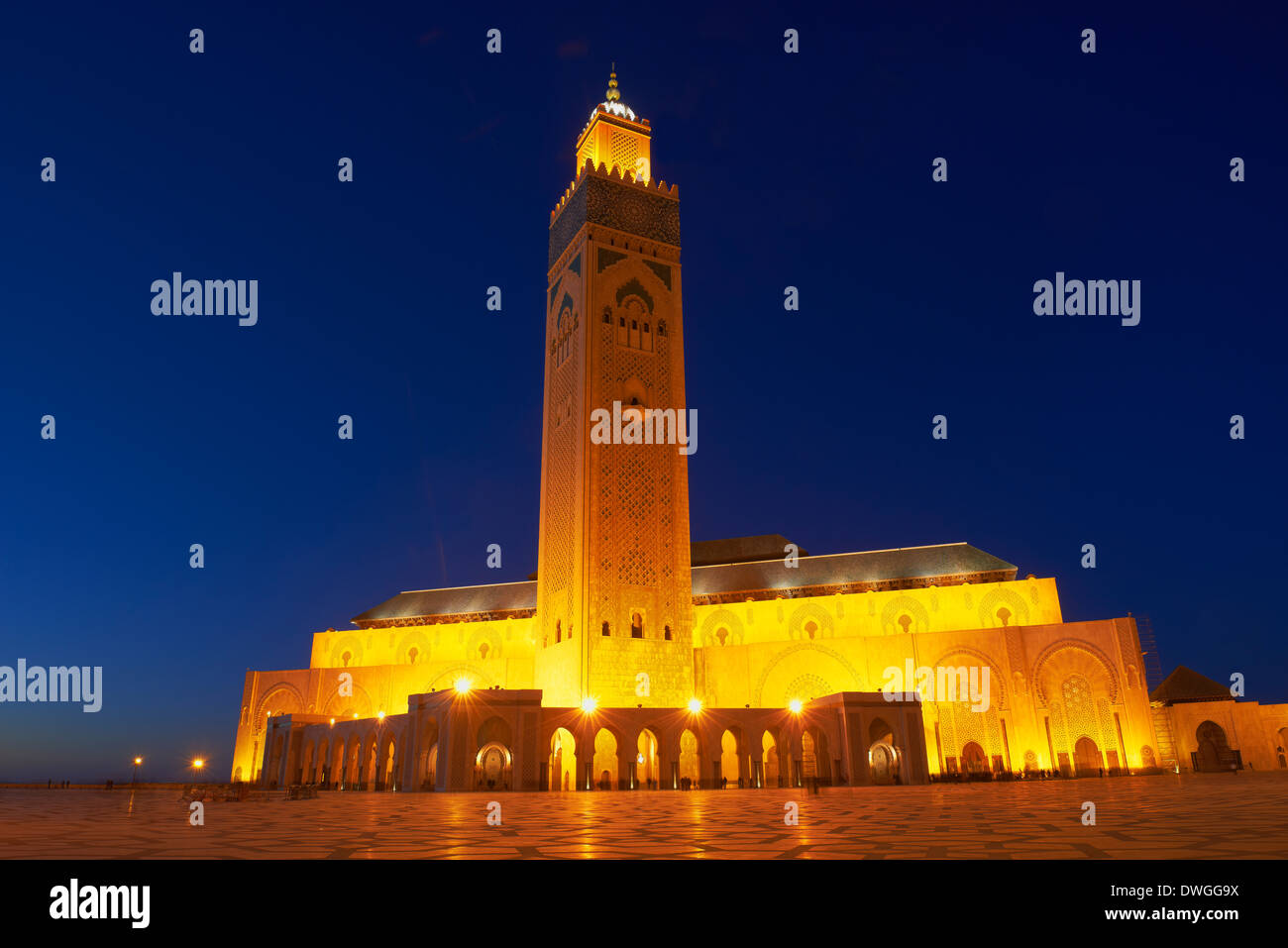 Casablanca, Hassan II Moschee bei Dämmerung, Marokko, Nordafrika, Maghreb, Atlantikküste, Stockfoto