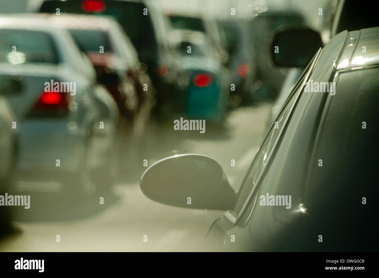 Katar Doha heißen Traffic Jam staubigen Warteschlange Autos Stockfoto