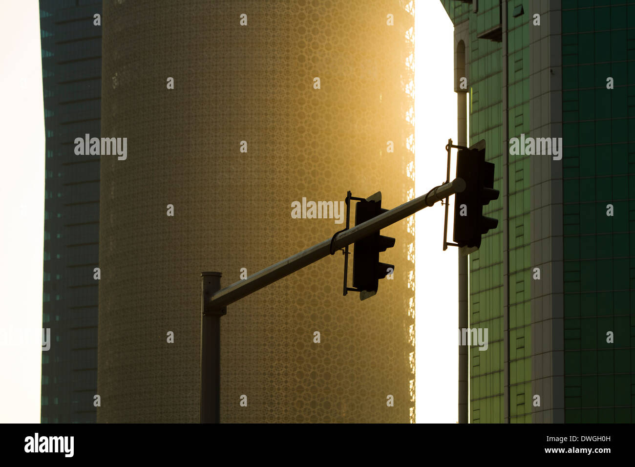 Katar Doha Wolkenkratzer Ampel Sonne Flare Stockfoto