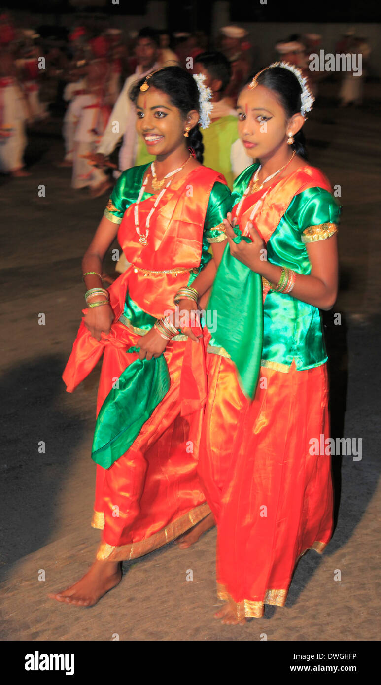 Sri Lanka Colombo Navam Perahera Festival Frauen Tänzer Menschen Stockfoto