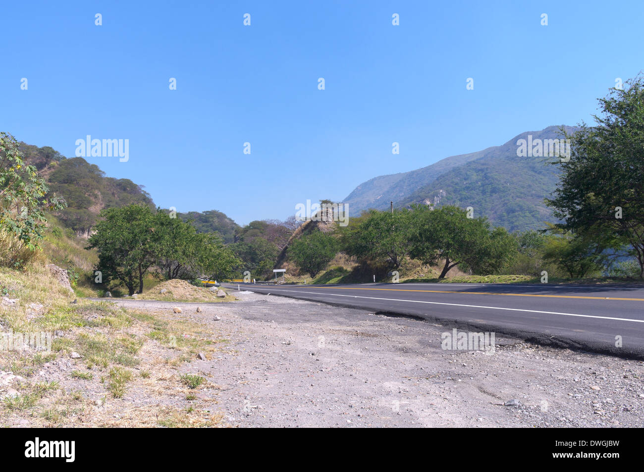 Autobahn durch Sierra Madre Berge von Jalisco Mexiko auf Brücke Stockfoto