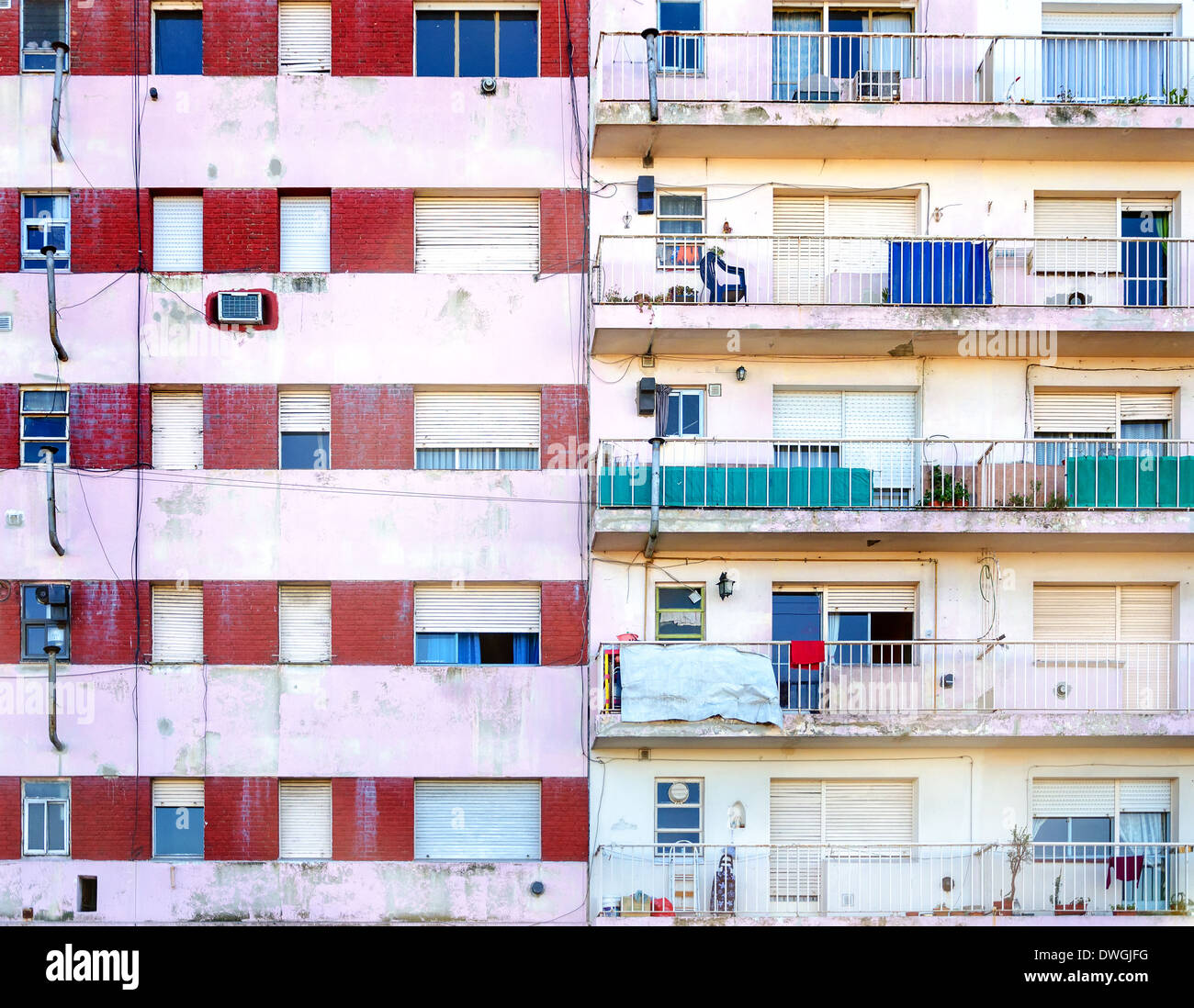 Fassaden von zwei Armen Mehrfamilienhäuser in La Boca Nachbarschaft von Buenos Aires Stockfoto