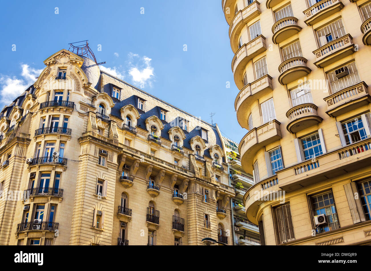 Schöne französische Stil-Architektur im Stadtteil Recoleta von Buenos Aires, Argentinien Stockfoto