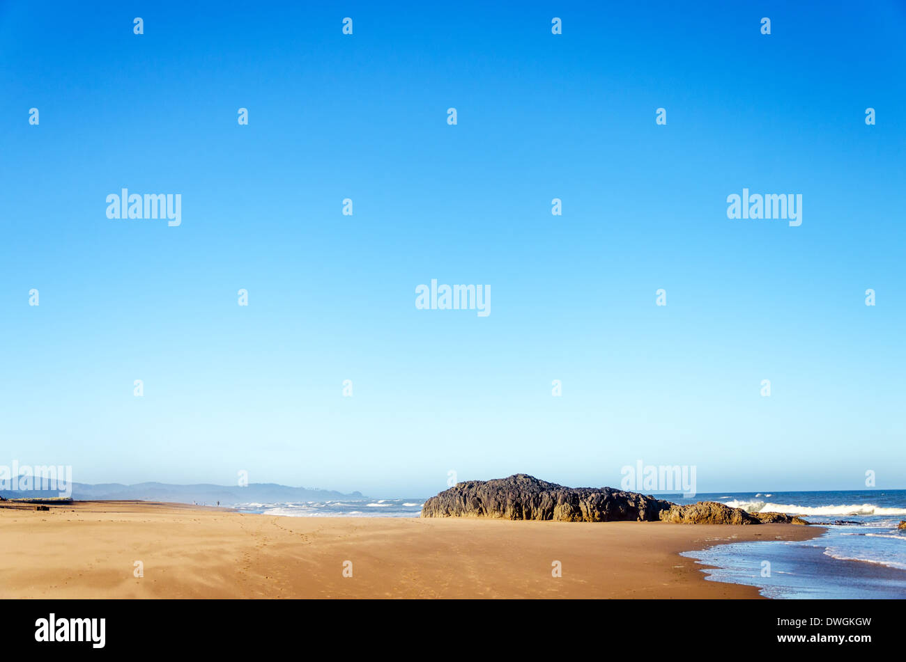 Breiten Sandstrand an der Küste von Oregon bei Lincoln City Stockfoto