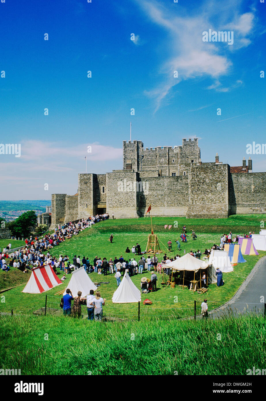 Dover Castle, mittelalterlichen Reenactment, Kent England UK Zelte Zeltlager Stockfoto