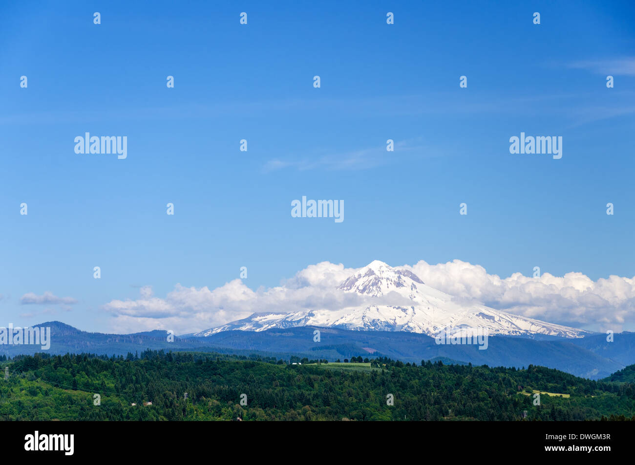 Mount Hood teilweise von Wolken verdeckt Stockfoto
