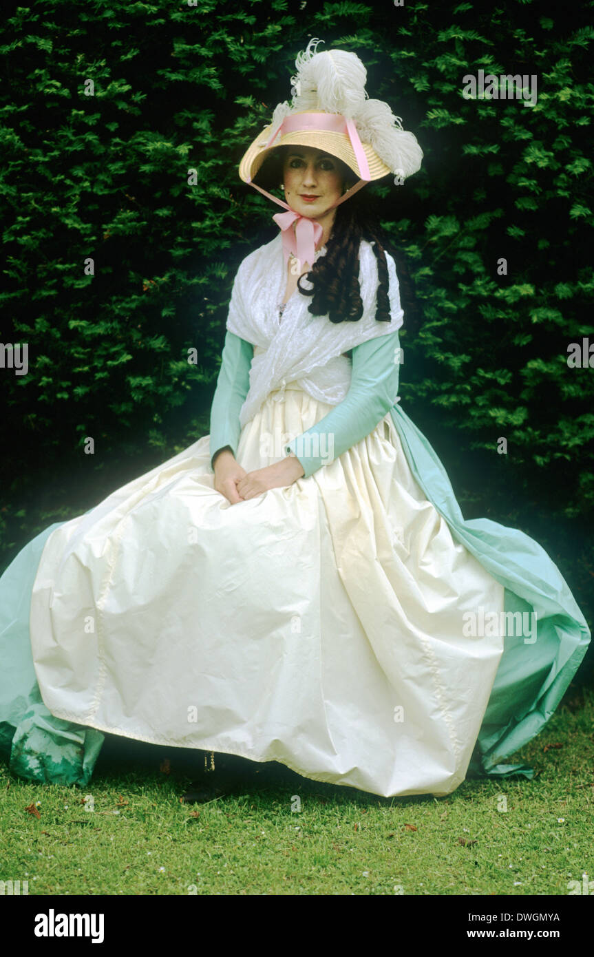 Englischen adeligen Dame, 1780, Mode, Kostüm, Reenactment weibliche Mode Damenkostüme England UK spätes 18. Jh. Stockfoto