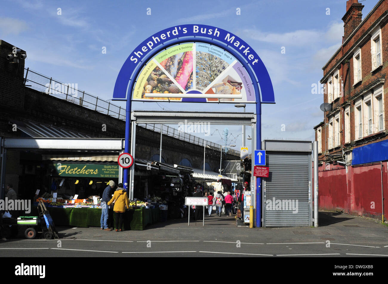 Ein Blick auf den Eingang des Shepherds Bush Market, London, UK Stockfoto