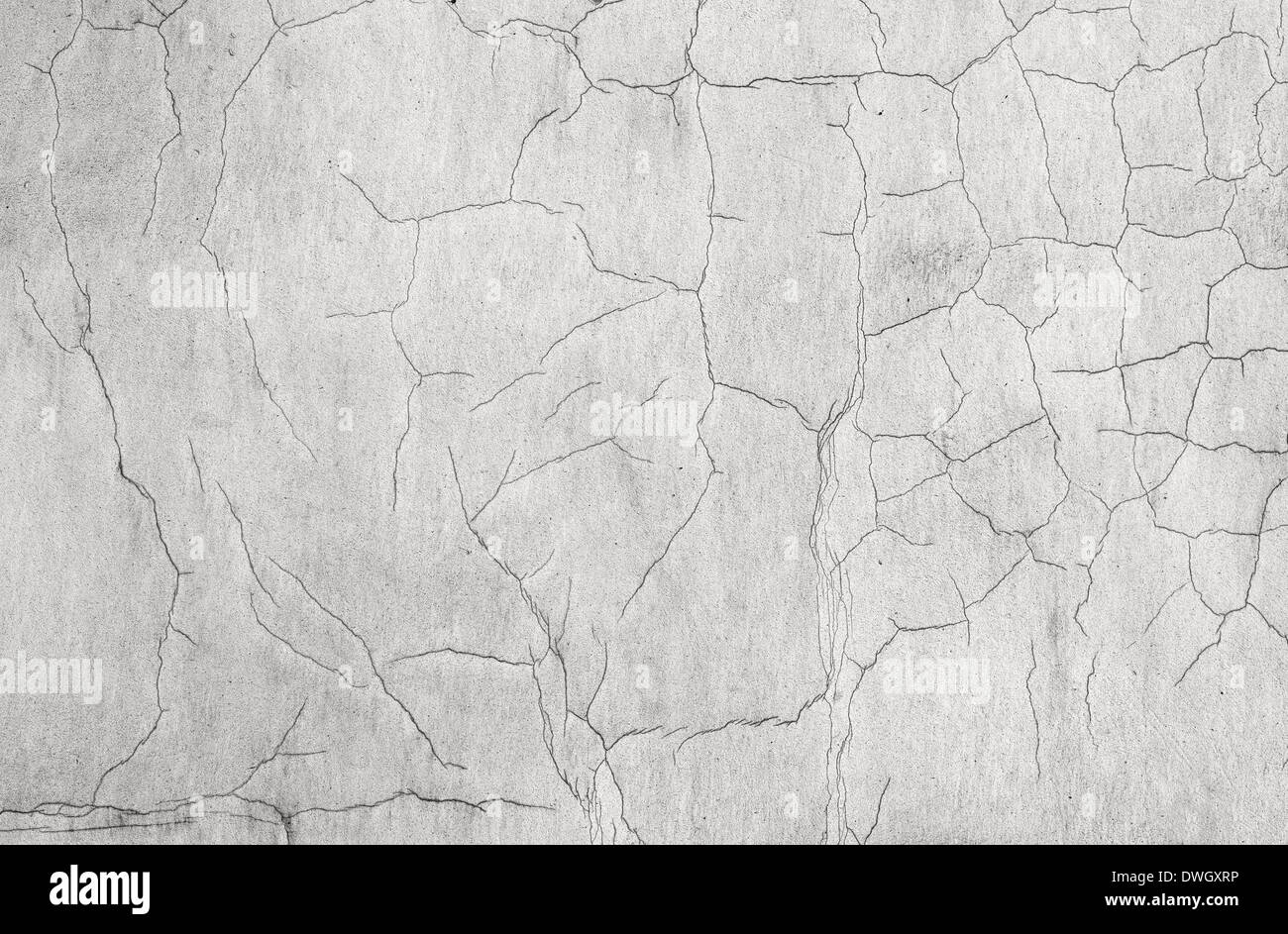 Alte weiße verwitterte Betonmauer Textur mit Rissen Stockfoto