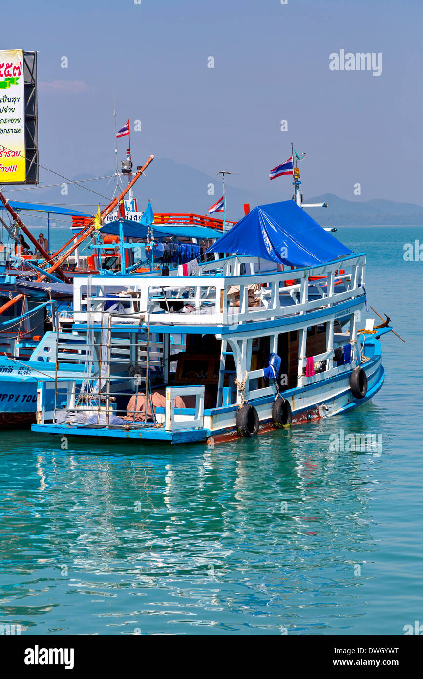 Fähren an Nadan Pier auf Ko Samet Insel, Thailand Stockfoto