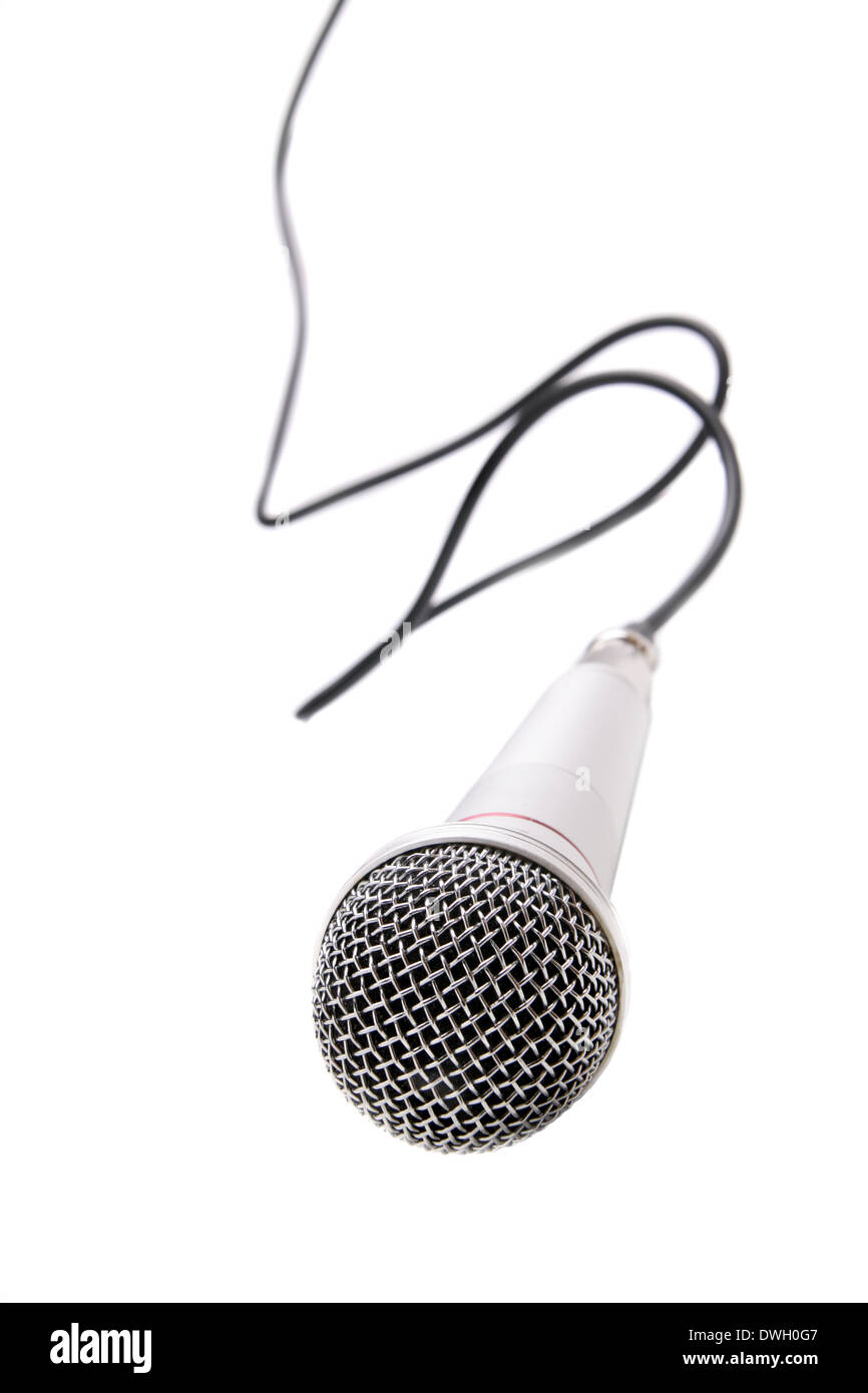 Mikrofon mit Kabel isoliert auf weißem Hintergrund Stockfoto