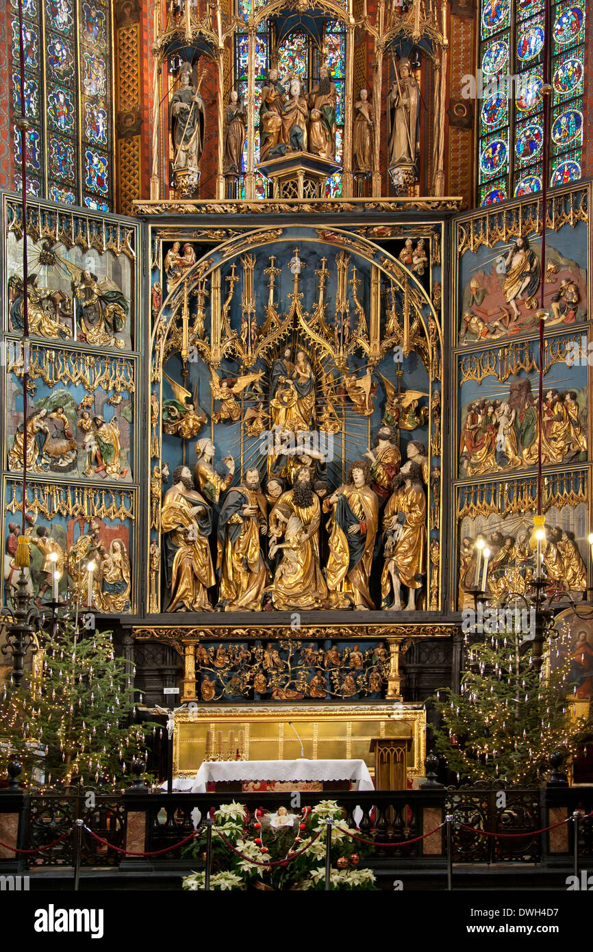 Der Hochaltar von Veit Stoss (stammt aus dem Jahre 1478) in der St. Marienkirche im Hauptmarkt (Rynek Glowny), Krakau, Polen Stockfoto