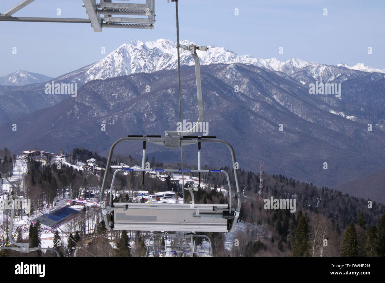 Sessellift in kaukasischen Bergen im winter Stockfoto