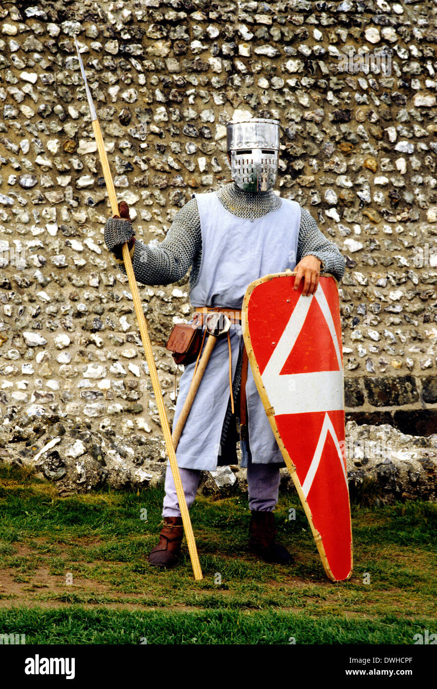Reenactment, Norman Fußsoldat, Soldaten 11. Jahrhundert Waffen Schild Lanze England UK Stockfoto