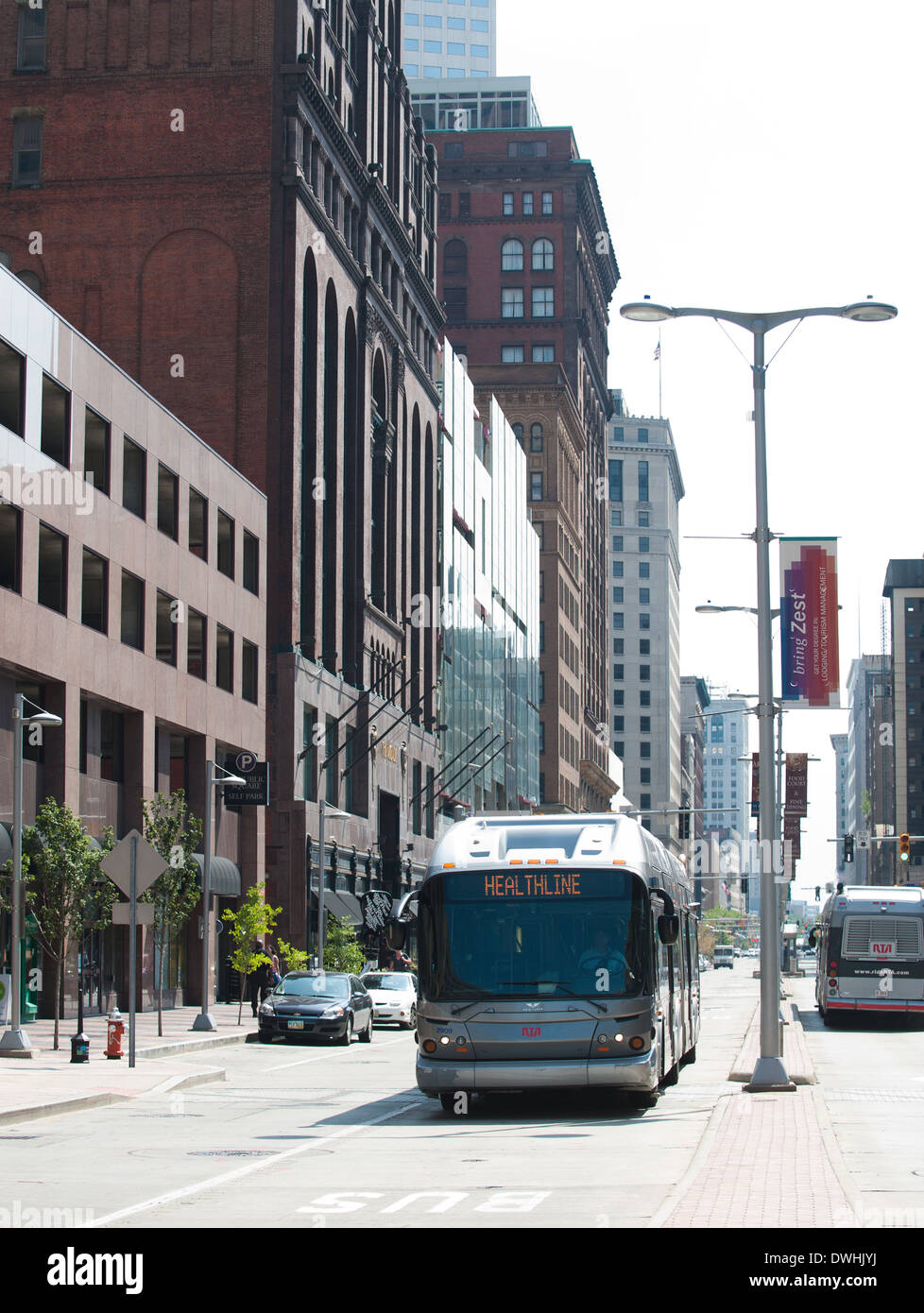 RTA-Bus auf der Linie der Gesundheit in Cleveland OHIO auf Euclid Avenue Stockfoto