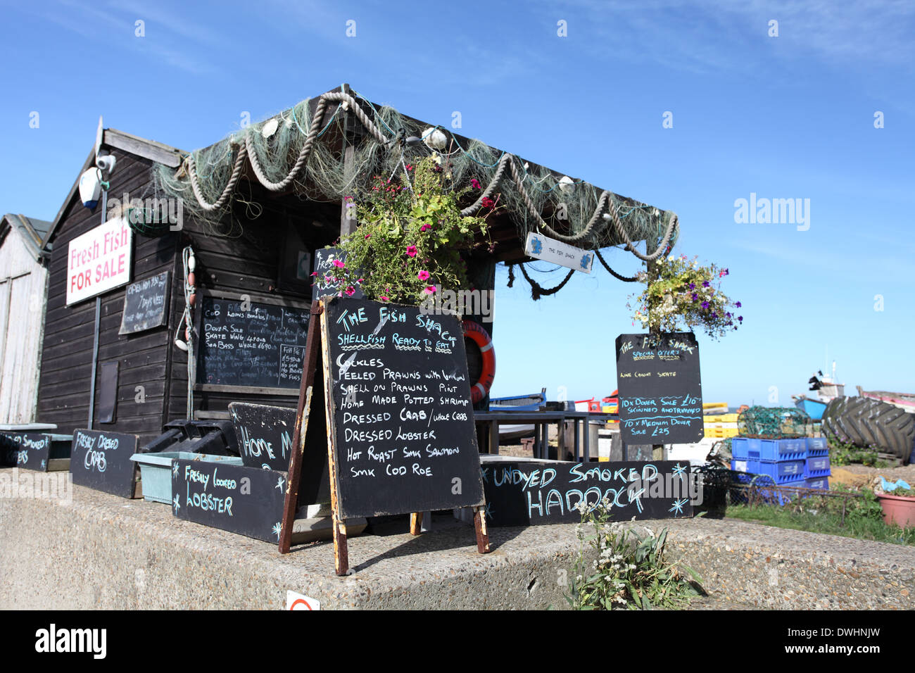 Der Fisch-Hütte in Aldeburgh verkaufen frischen Fisch und Muscheln am Strand, Suffolk Stockfoto