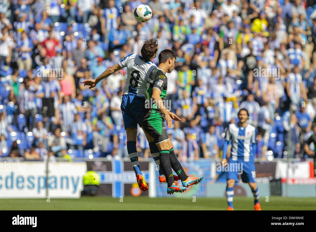 Barcelona, Spanien. 9. März 2014. 03.09.14, Barcelona, Stuani (l) während Fußball-Liga BBVA entsprechen RCD Espanyol Vs Elche CF Cornella El Prat Stadion, Barcelona, Spanien auf 7 Mach 2014 gespielt. Foto: Mikel Trigueros / Urbanandsport / NurPhoto Credit: Mikel Trigueros/NurPhoto/ZUMAPRESS.com/Alamy Live-Nachrichten Stockfoto