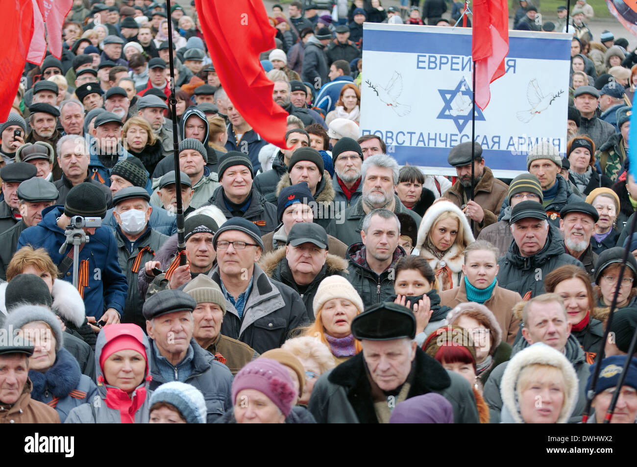 Odessa, Ukraine. 9. März 2014. Volksversammlung "Kulikovo-Feld". Diese Demonstration in Kulikovo Field, Odessa, Ukraine (Süd-Ukraine), gegen die neue Regierung in Kiew gegen die National-Faschismus, für ein Referendum und zur Unterstützung der Krim und Krim Völker, Credit: KEN VOSAR/Alamy Live News Stockfoto