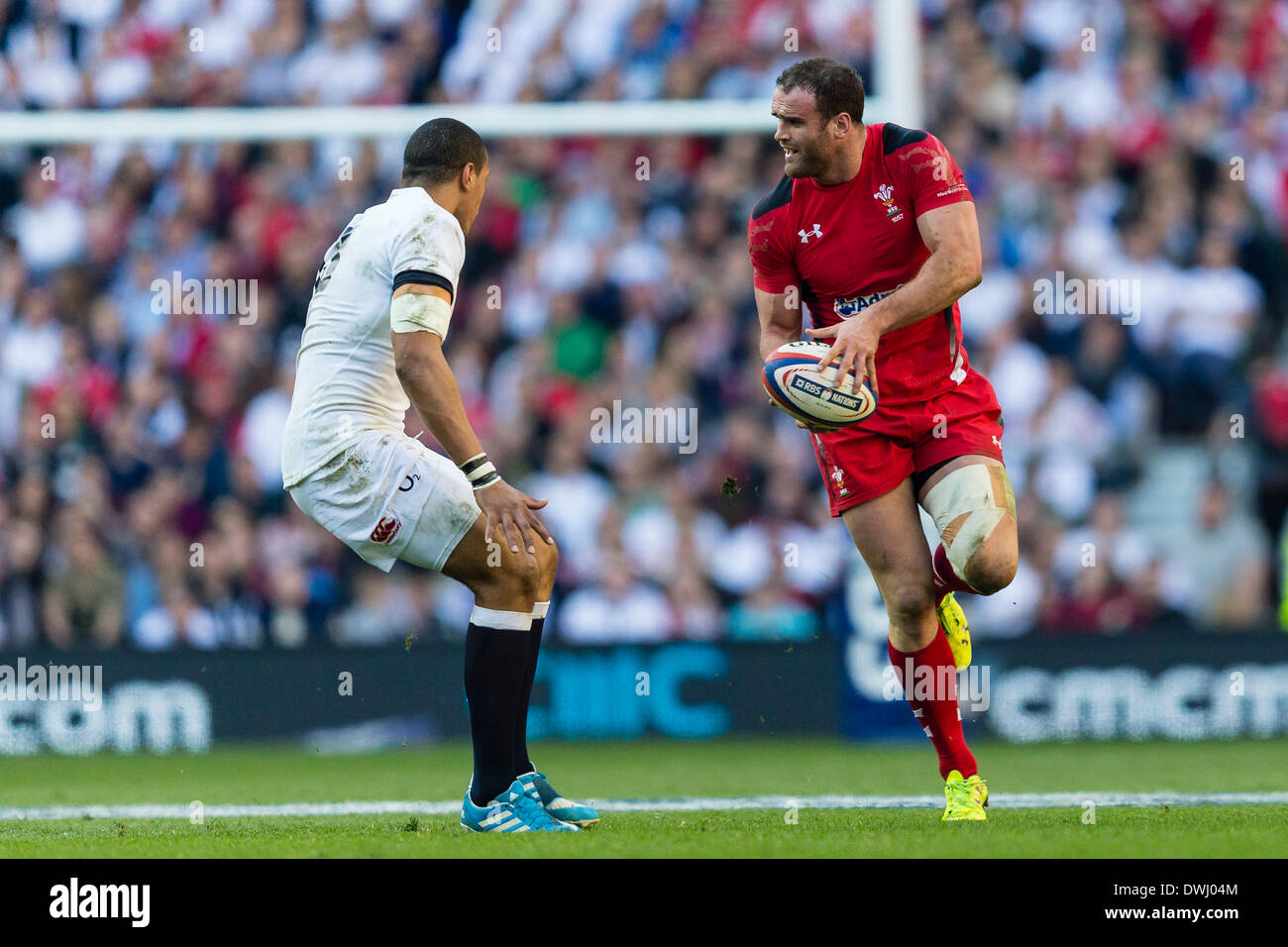 London, UK. 9. März 2014. Wales Zentrum Jamie ROBERTS in Aktion während der RBS 6 Nations-Spiel zwischen England und Wales im Twickenham Stadion Credit: Action Plus Sport/Alamy Live News Stockfoto