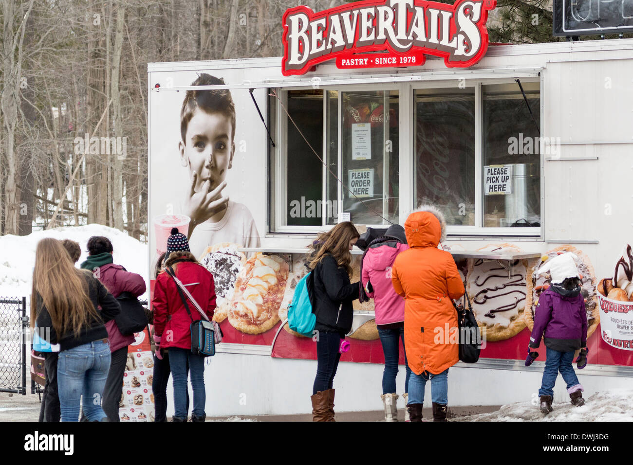 Leute in der Schlange warten Beavertails Gebäck Stockfoto