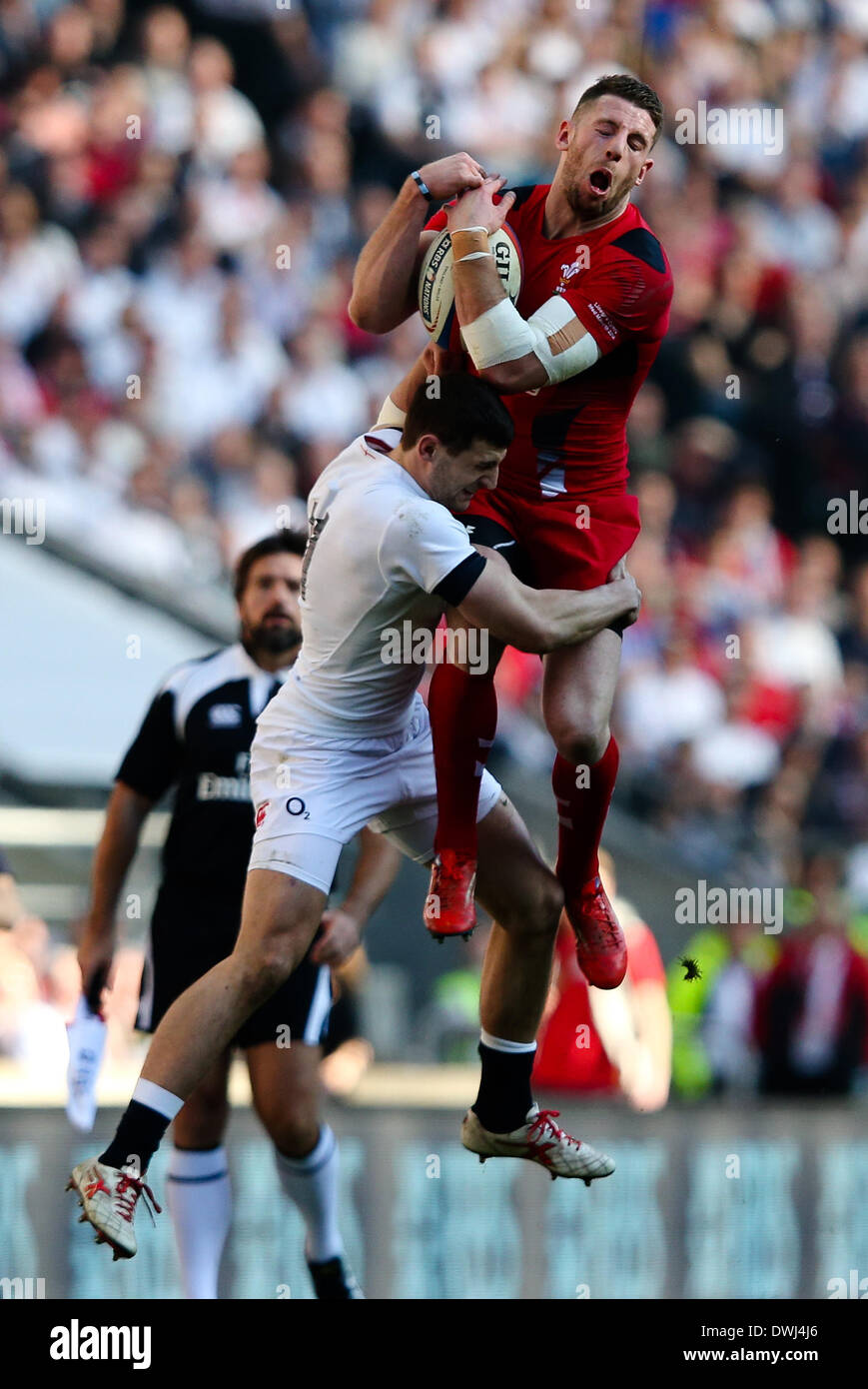 London, UK. 9. März 2014. 9. März 2014 - London, Vereinigtes Königreich - England Jonny Mai und Wales' Alex Cuthbert - RBS 6 Nations - England Vs Wales - Twickenham Stadium - London - 03.09.2014 - Pic Charlie Forgham-Bailey/Sportimage. © Csm/Alamy Live-Nachrichten Stockfoto
