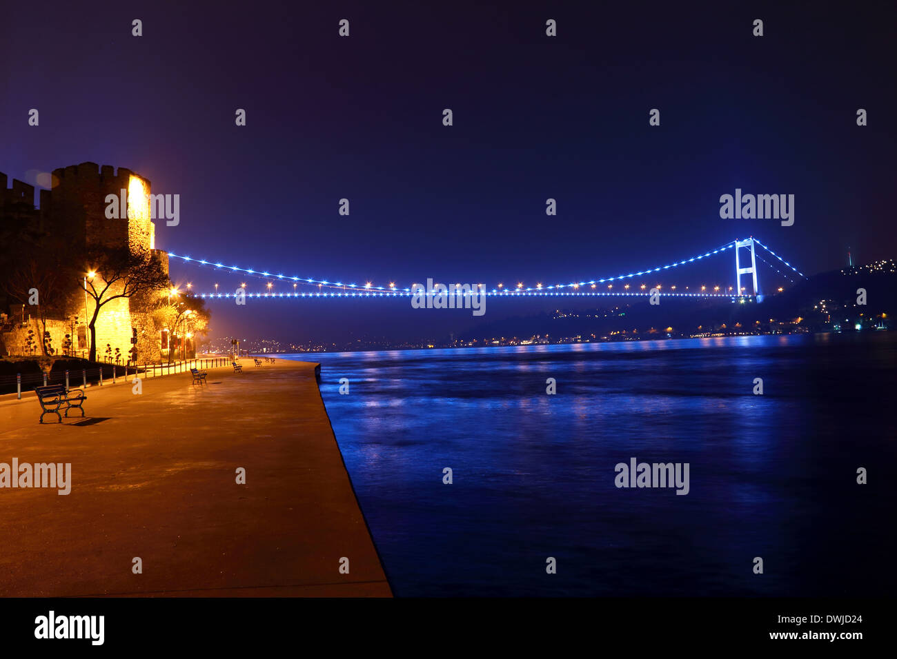 Istanbul Bosporus Brücke Nachtansicht Stockfoto