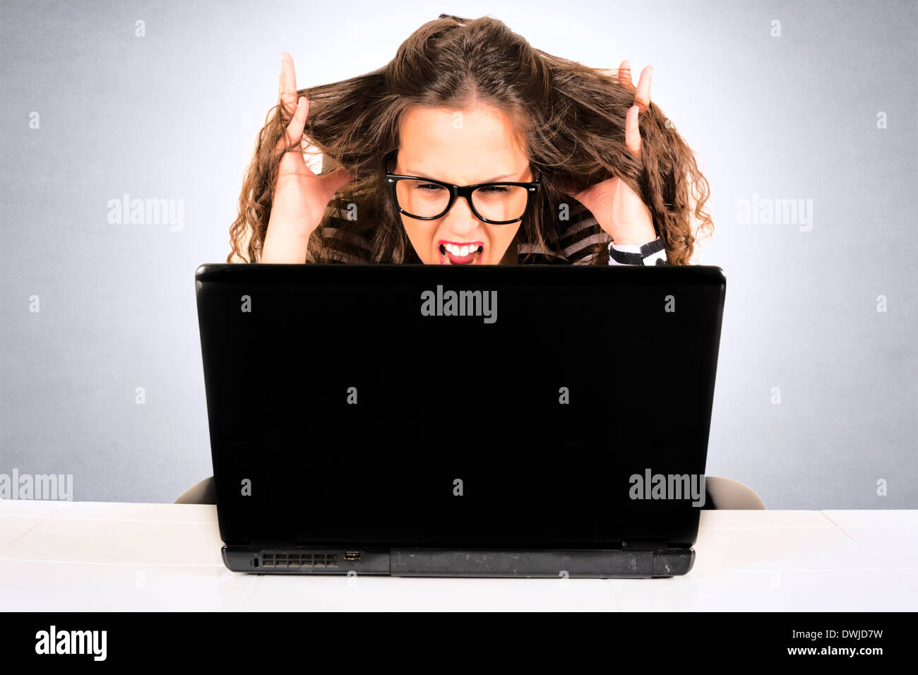 Geschäftsfrau Stress Zeit auf ihren Job haben. Selektiven Fokus auf die weiblichen Stockfoto