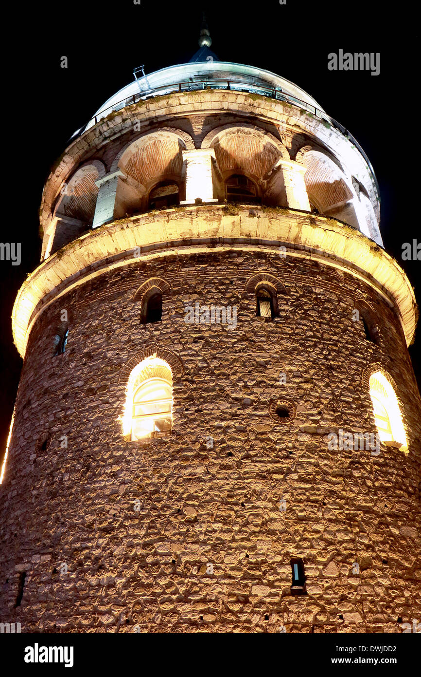 Galata-Turm Nacht Ansicht vertikal Stockfoto