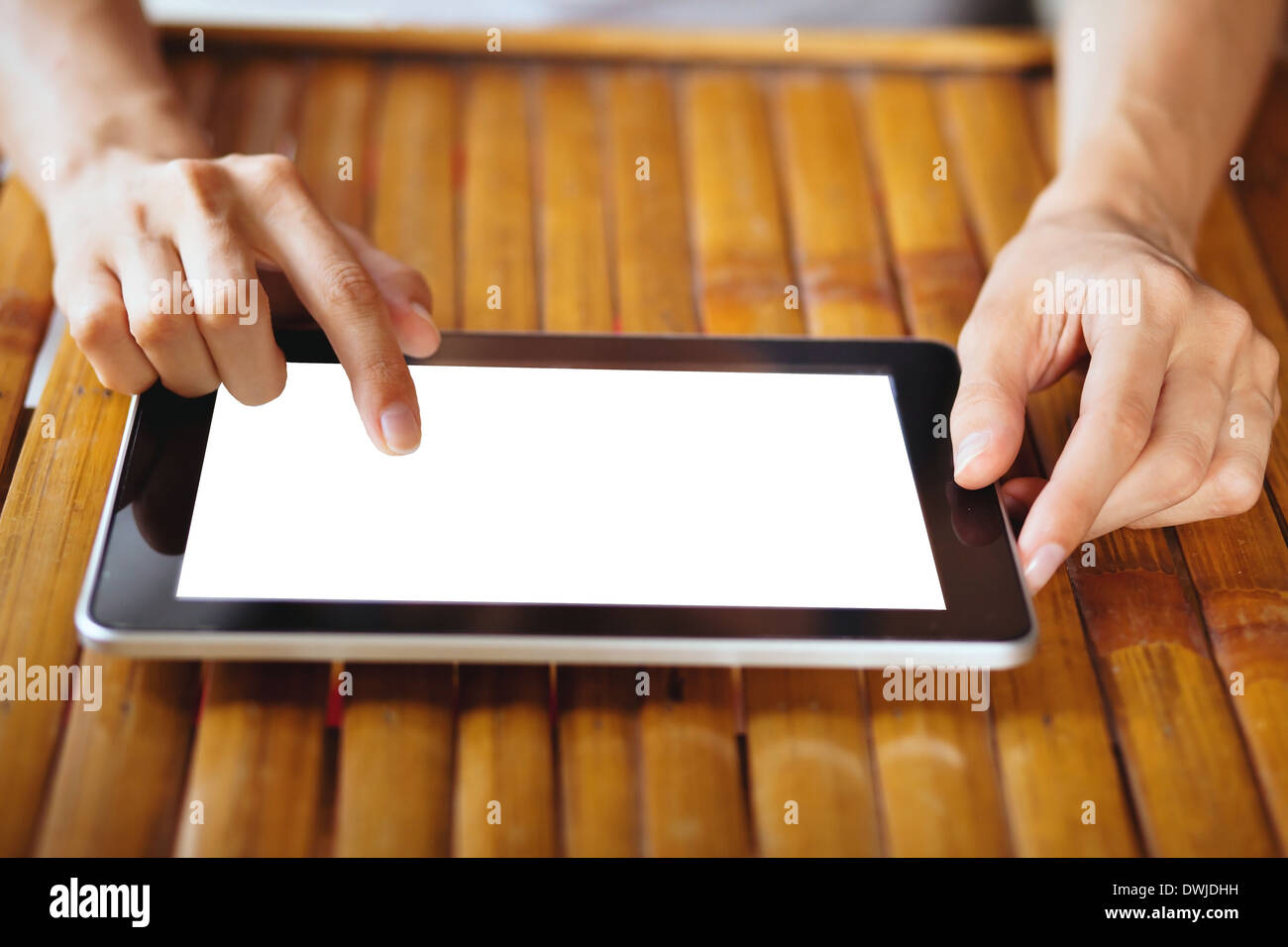Hände halten Tablet mit isolierten Bildschirm Stockfoto