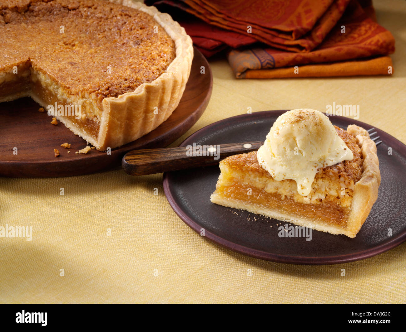 Weiße Schokolade Macadamia-Nuss-Torte Stockfotografie - Alamy