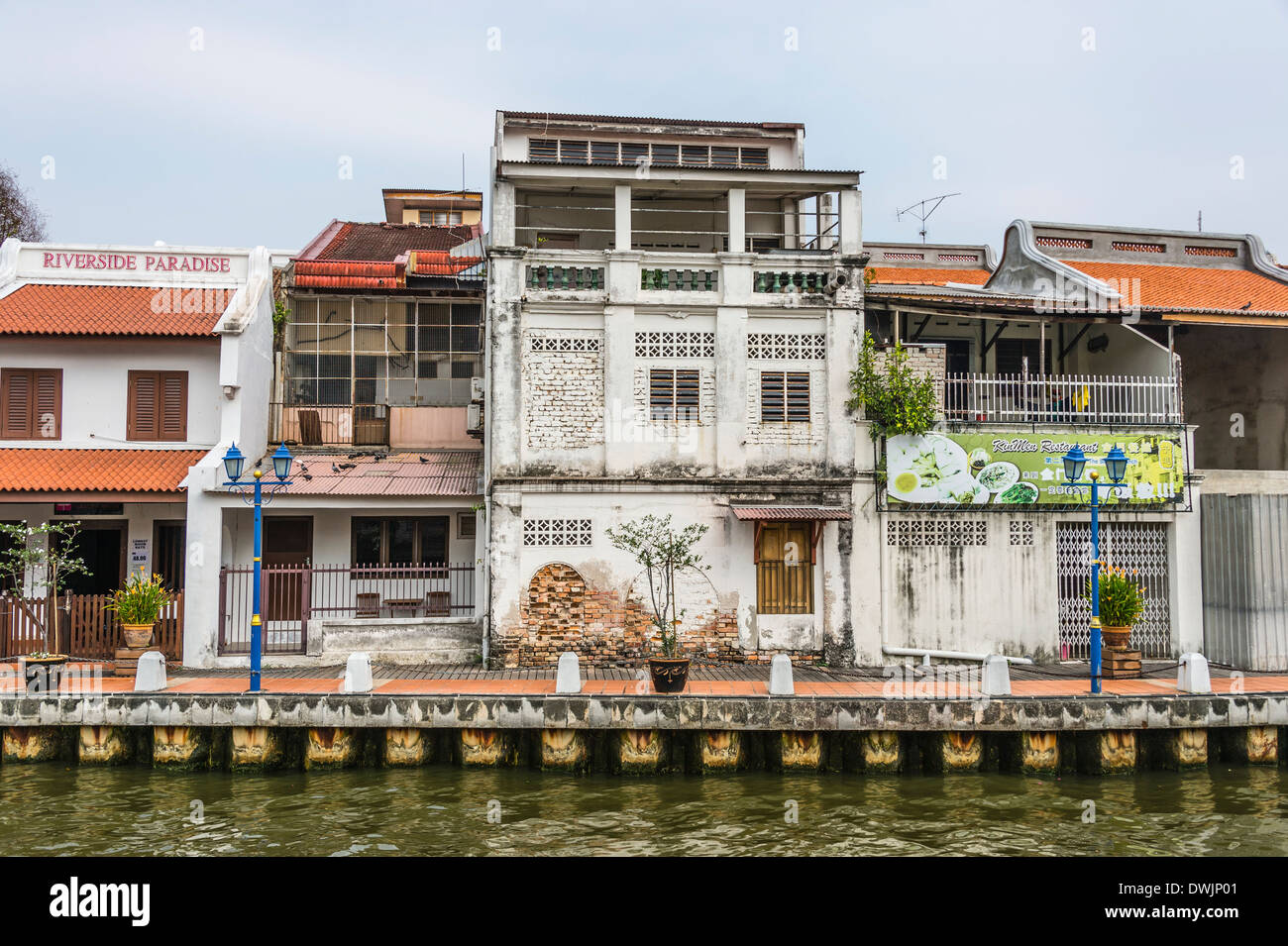 Gebäude am Fluss Melaka Stockfoto