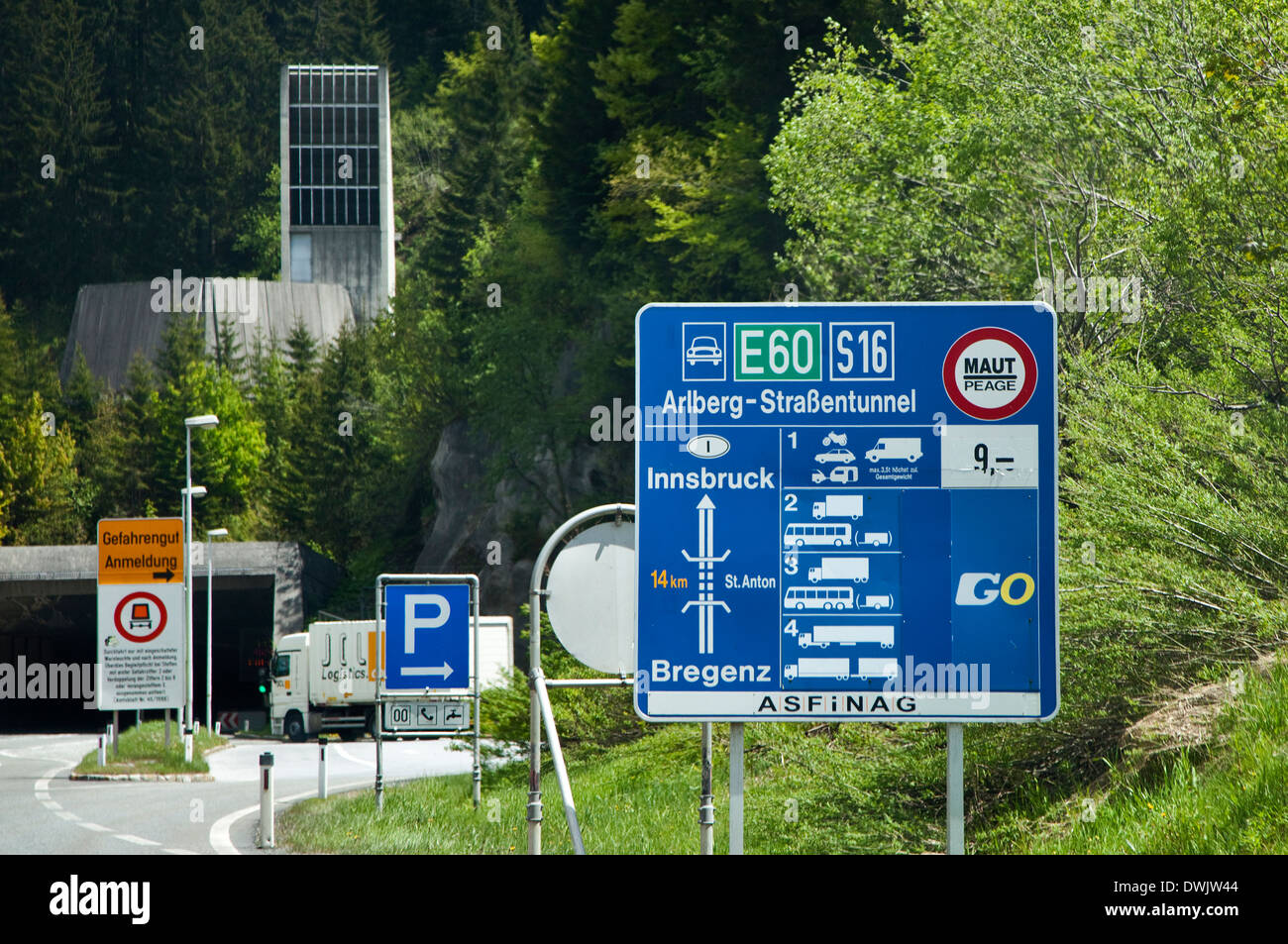 Anmeldung und Eingang der Arlberg Straße Tunnel, Österreich Stockfoto
