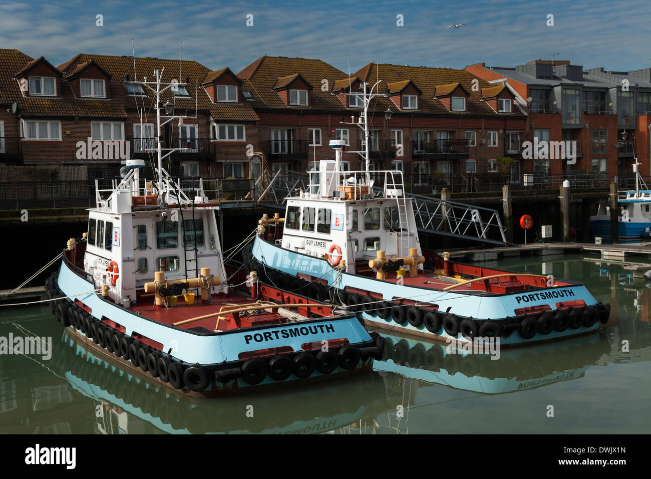 Zwei Portsmouth Schleppboote vertäut im Hafen. Stockfoto