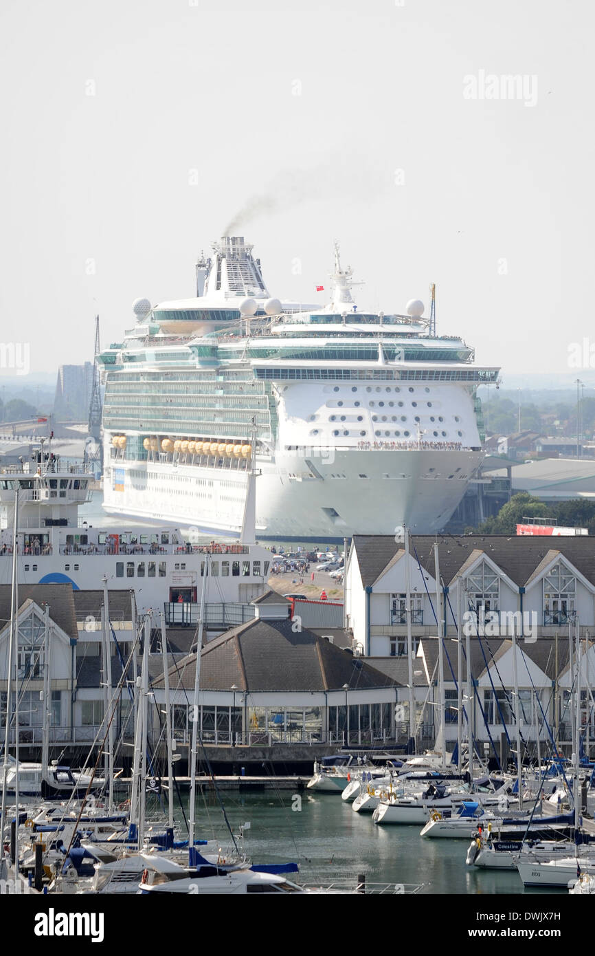 Die Unabhängigkeit der Meere Kreuzfahrtschiff in Southampton. Stockfoto