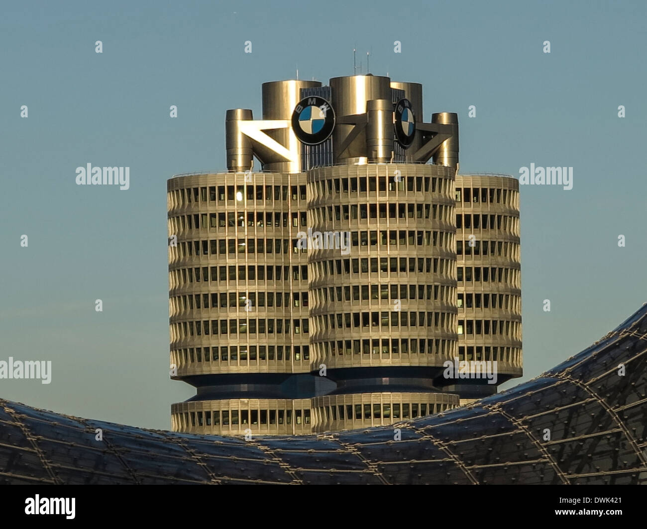 BMW Verwaltungsgebäude mit Olympischen Dachzelt in für Boden Stockfoto
