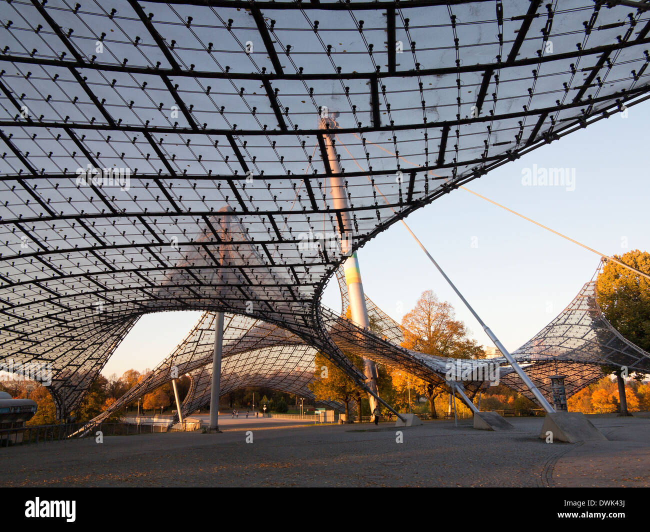 Olympia-Zelte-Architektur in München, Coubertin Platz Stockfoto