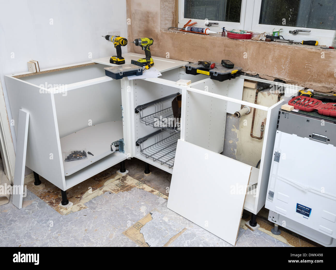 Halb gebaut Küchenschränke in neues Zuhause Stockfoto