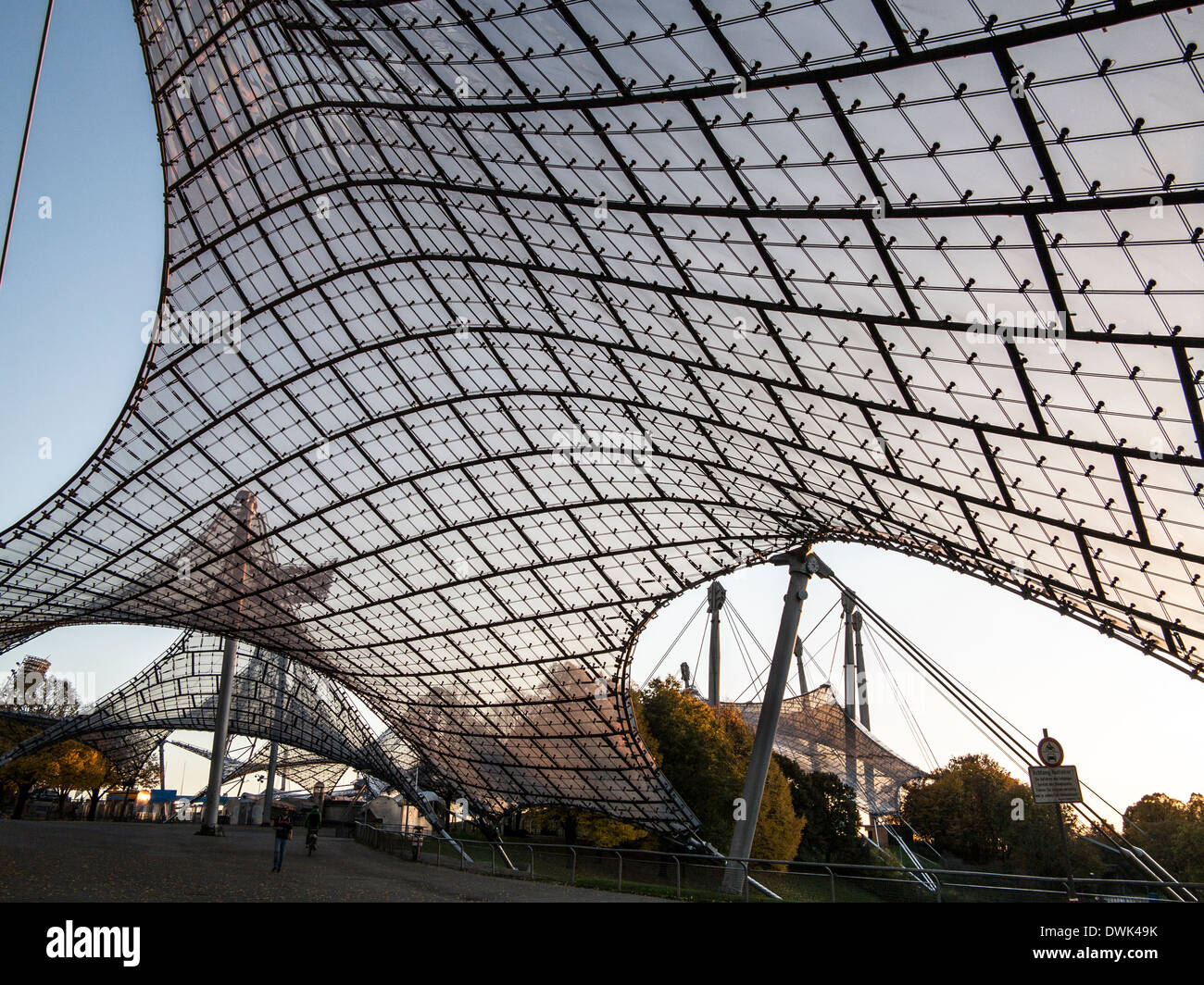 Olympia-Zelte-Architektur in München am Coubertin Platz Stockfoto