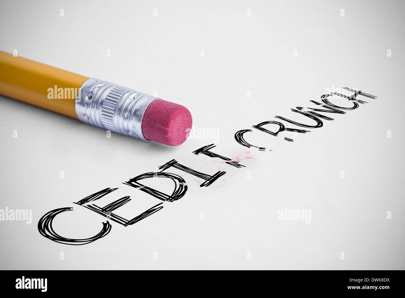 Kreditkrise gegen Bleistift mit Radiergummi Stockfoto