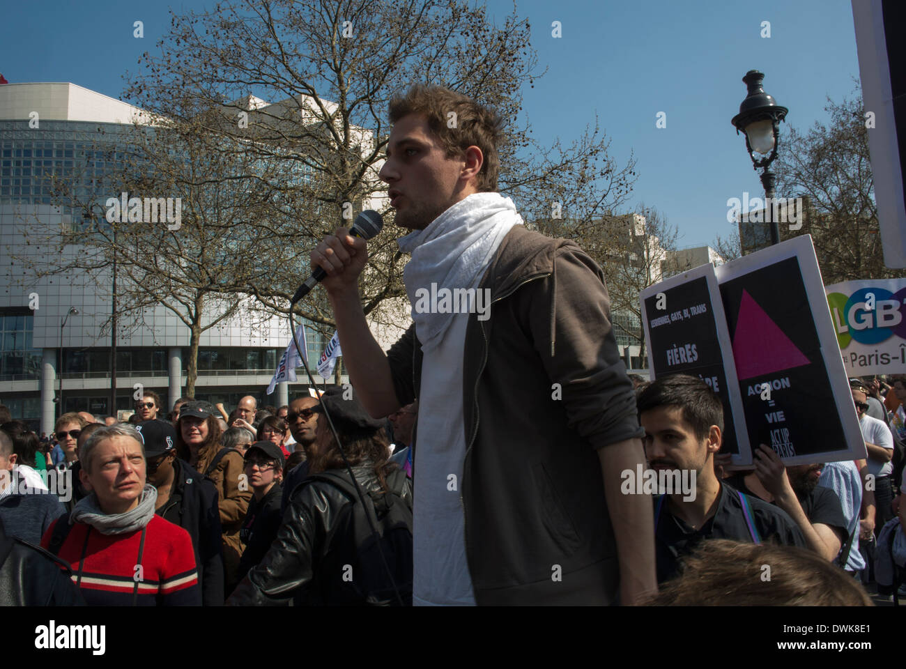Paris, Frankreich, Teen halten öffentliche Rede, European Activists Group, Act Up Paris, protestieren am Place de la Bastille, für Gleichberechtigung und Homosexuelle Ehe Stockfoto
