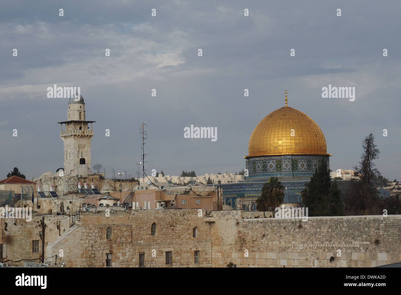 Kuppel des Rock und al-Fakhariyya Minarett, Altstadt von Jerusalem Stockfoto