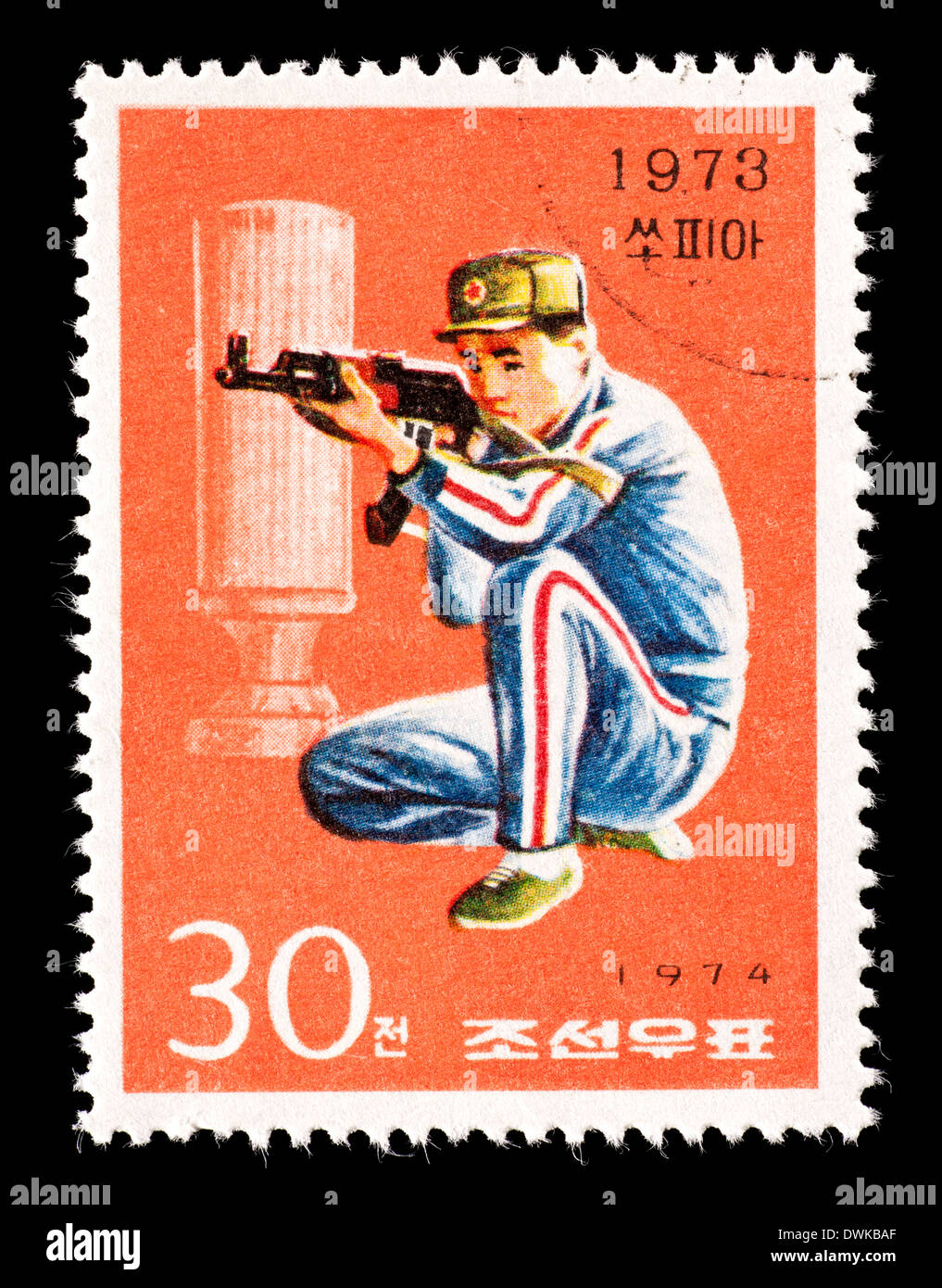 Briefmarke Aus Nordkorea Mit Einem Gewehr Schutze Stockfotografie Alamy