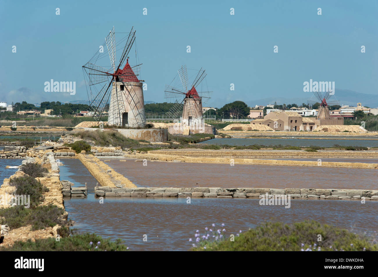 Windmühle, Salinen von Marsala Stockfoto