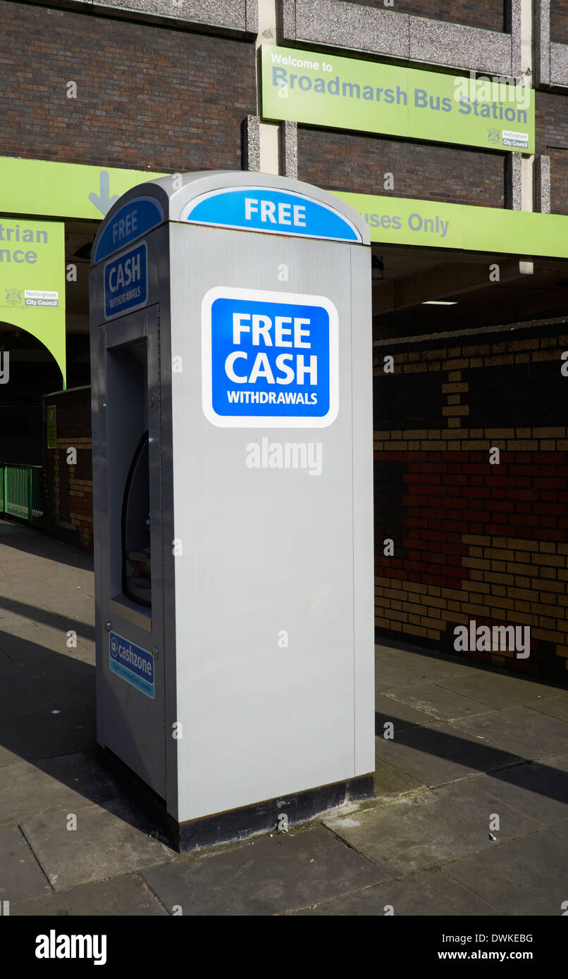Stehen Sie allein Loch in der Wand Geldautomat free cash Stockfoto