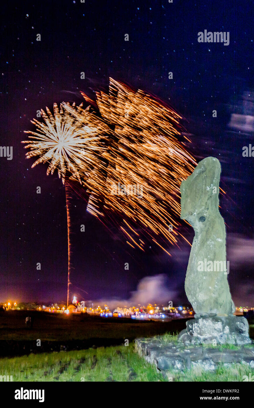 Feuerwerk läutet das neue Jahr von der Stadt von Hanga Roa auf Ostern Insel (Isla de Pascua) (Rapa Nui), der UNESCO, Chile Stockfoto