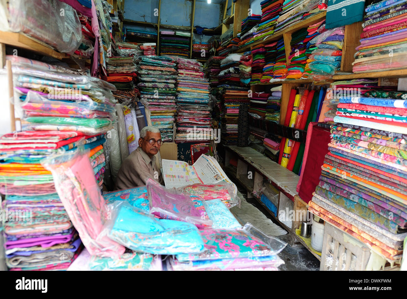 Ein Tuch Shop, Pragpur, Himachal Pradesh, Indien, Asien Stockfoto